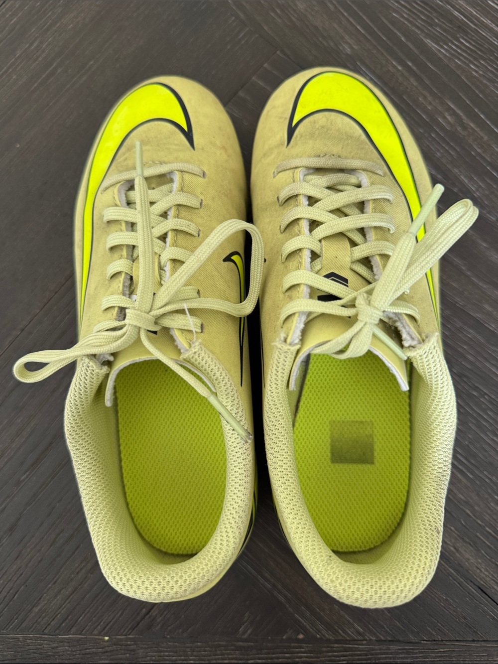 Nike Mercurial Soccer Cleats Size 1Y | Neon Yellow Kids Indoor Turf Soccer Shoes - Picture 5 of 7